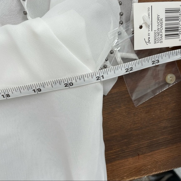two by vince camuto new ivory star power top flutter studded sleeves. - Picture 11 of 11